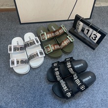 2025年新款梅*莎双杆镶钻拖鞋一字拖凉拖