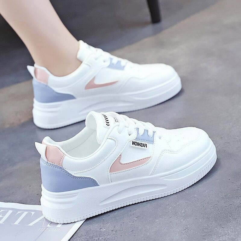 Comercio exterior zapatos blancos de gran tamaño para mujeres nuevos zapatos de otoño para mujeres coreanos de estilo universal zapatos casuales super calientes para estudiantes suela gruesa