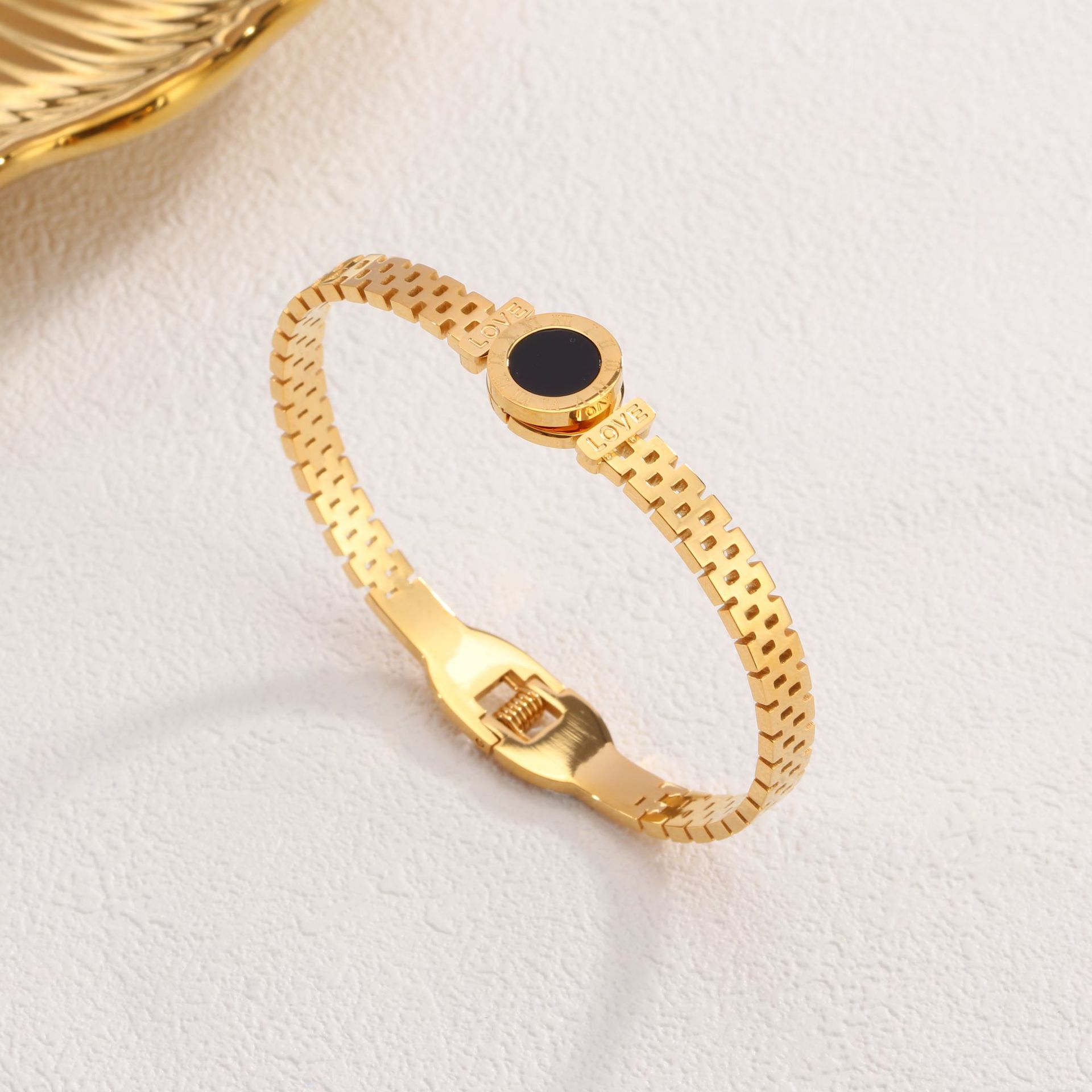 88 로마 숫자 블랙 쉘 팔찌 골드