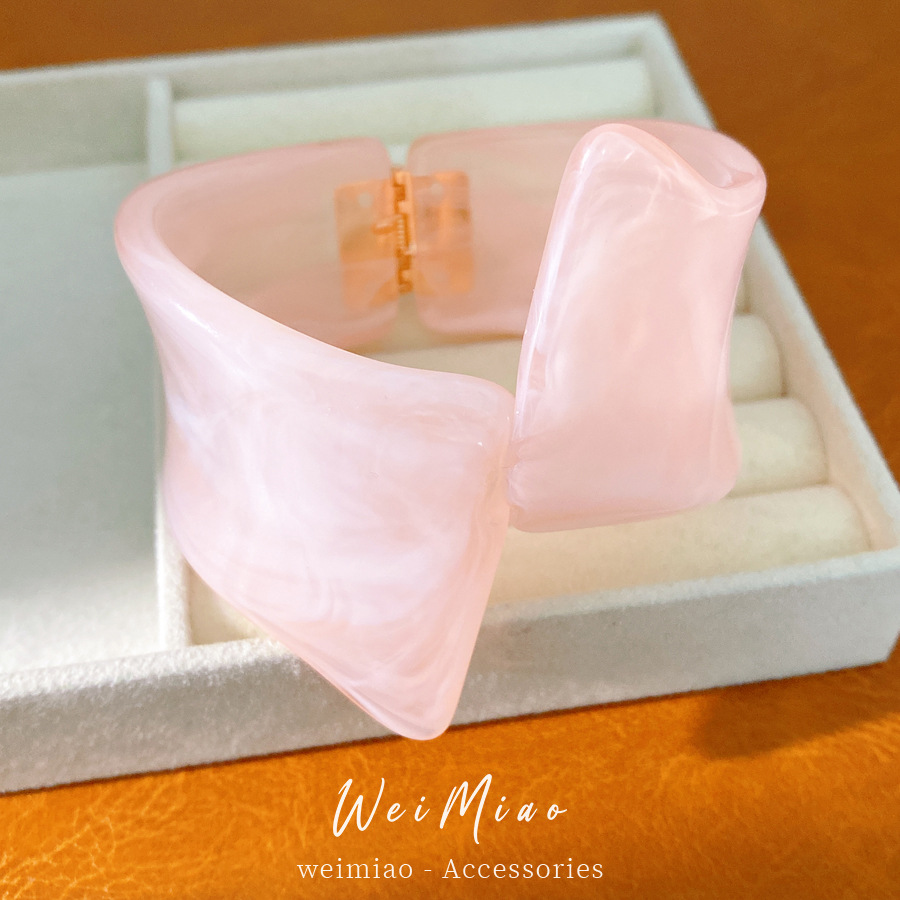 Resina manchada irregular geométrica retorcida pulsera de boca viva pulsera de exageración europea y americana joyas de nicho de lujo al por mayor
