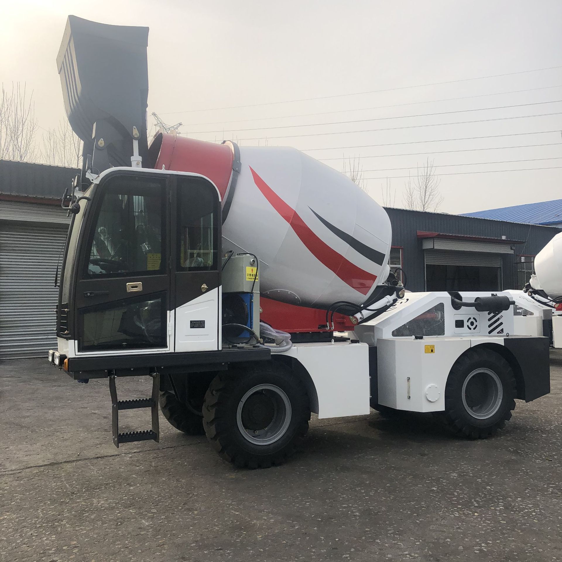 搅拌机运输车 自动上料的搅拌车 自上料搅拌车  搅拌自动卸料