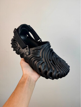 Putian Salehe Caro Co-Branded Fingerprint Hole Shoes for Men and Women, Casual Beach Leather Shoes, Sandals and Slippers Putian Salehe Caro Co-Branded Fingerprint Hole Shoes for Men and Women, Casual Beach Leather Shoes, Sandals and Slippers