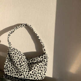 包包女2025秋冬复古豹纹法式腋下包日系小众毛绒单肩手提呢子包潮