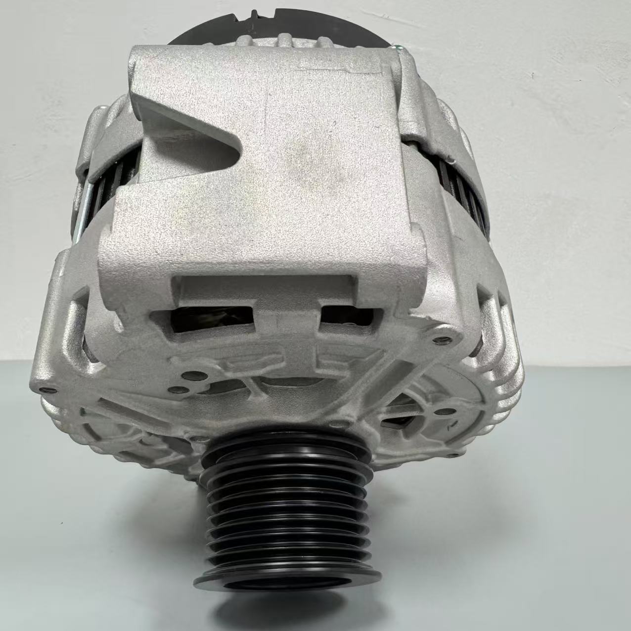 Factory Direct Sales Car Generator Suitable for Mercedes-Benz Drb7790 A013154060280 11304N