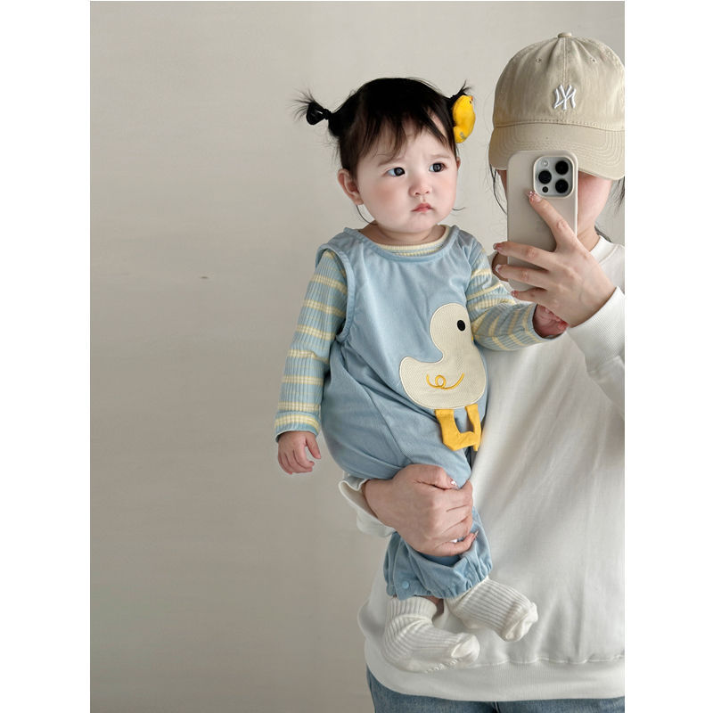 婴儿衣服秋季套装女可爱条纹打底衫小鸭子超萌背带裤连体衣两件套|undefined