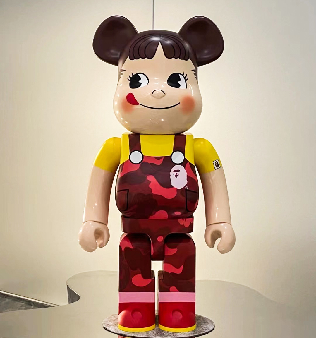 红吊带牛奶妹