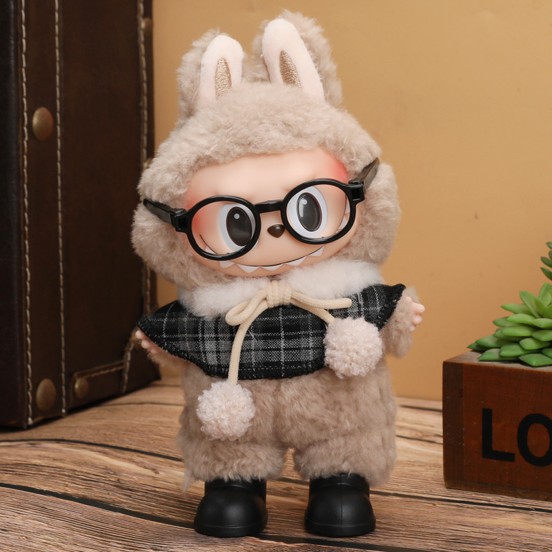 卸売り17センチの布の子供服labubu一二代はパーティーのセットに座って服を着替えます。|undefined