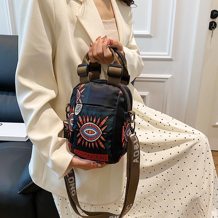 新款时尚单肩轻便休闲斜挎包印花容量旅行户外旅游通勤单肩包