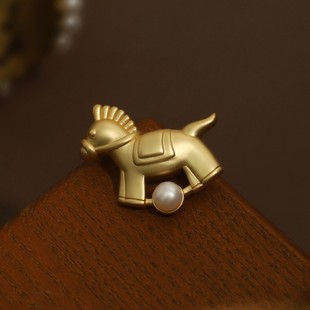 Tao Silk White Original Niche Designer Brand Dream for Horse Exquisite Small Children's Fun Pony Pearl Brooch Gift