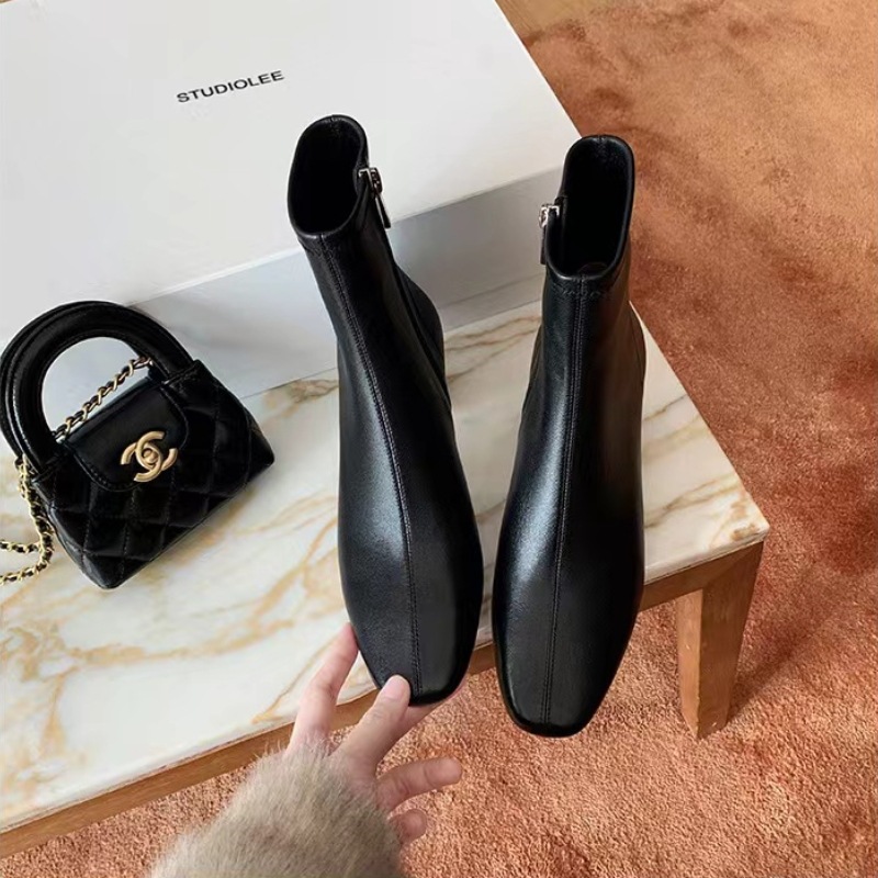 검은색