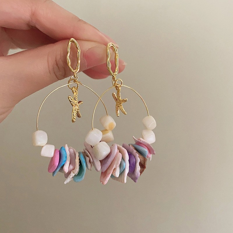 Pendientes de borla de concha geométrica redonda, estilo de vacaciones junto al mar, gancho para la oreja, pendientes de todo fósforo de moda, sentido de clase alta de nicho