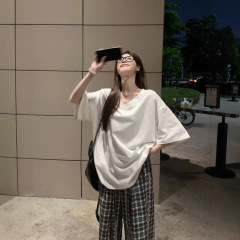 新しいvネック半袖tシャツ女性の夏の韓国系はだらだらしています。