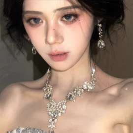 项链;发夹;耳环