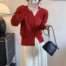 法式复古泡泡袖V领短款开衫毛衣女新款小香风减龄修身显瘦针织衫
