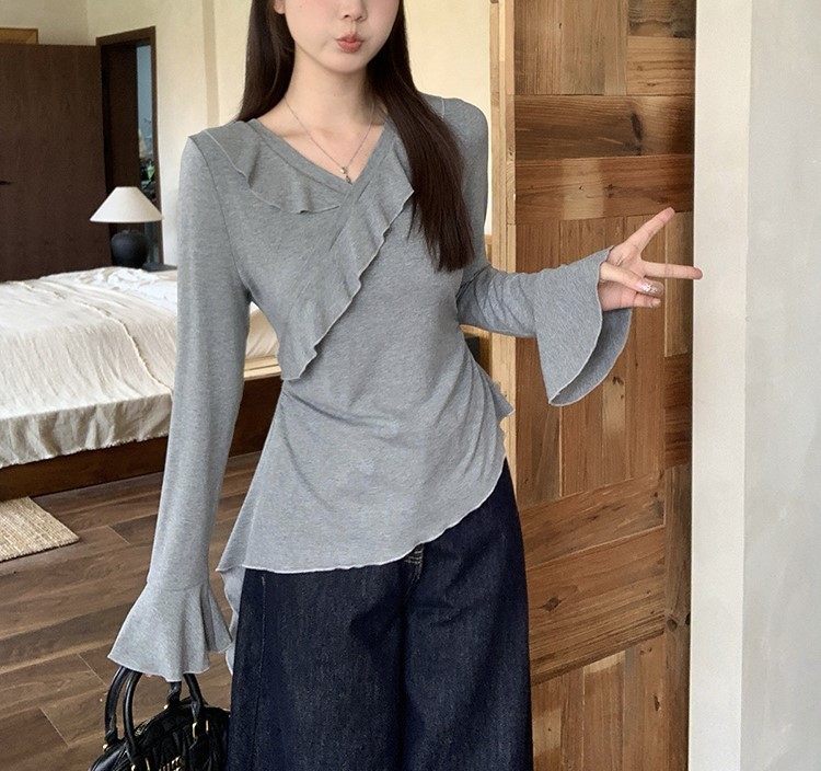 实拍2025秋装新款胖mm大码女时尚v领荷叶边喇叭袖别致长袖上衣|undefined