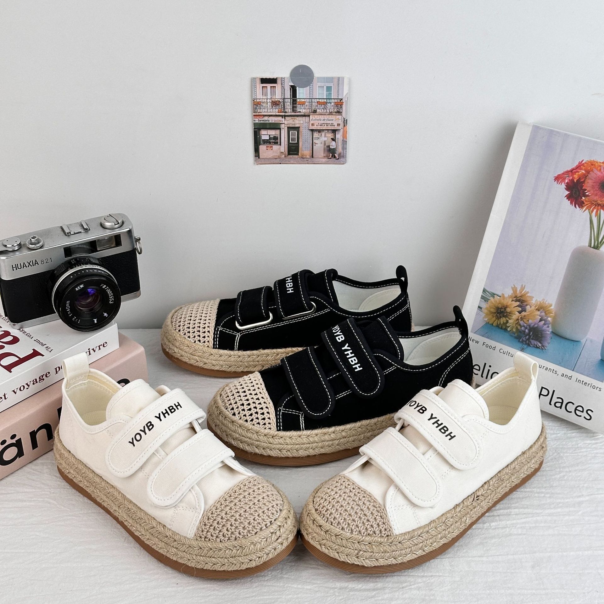 Zapatos de pescador de onda lejana para mujer, nuevas zapatillas de velcro de verano 2025, zapatos casuales de paja de todo fósforo, zapatos blancos pequeños