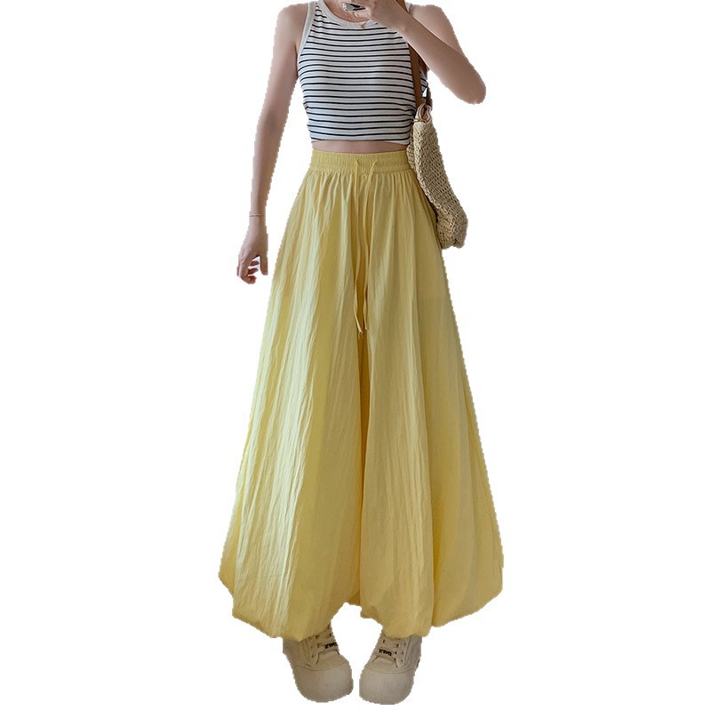 Pantalones de falda de capullo de flor de seda de hielo para mujer estilo fino de verano 2025 nuevo estilo casual perezoso pantalones de pierna ancha pequeños bombachos amarillos