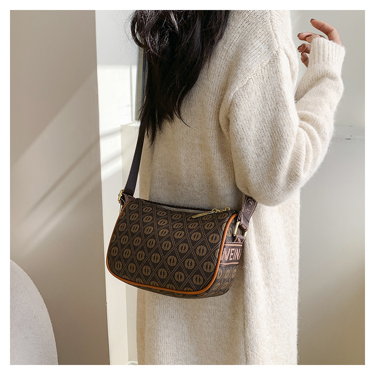 Grenzüberschreitende heiß verkaufte Taschen für Frauen 2023 neue Mode Retro-bedruckte Umhängetasche Außenhandel Damentasche breiter Schultergurt Umhängetasche_voghion.com