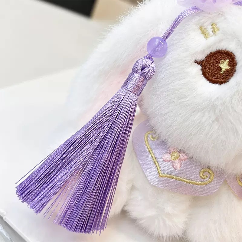 ネットの赤いかわいい国風のウサギのぬいぐるみの小さいウサギは箱の鍵を包んで国の潮のウサギの小さいぬいぐるみを掛けます。|undefined
