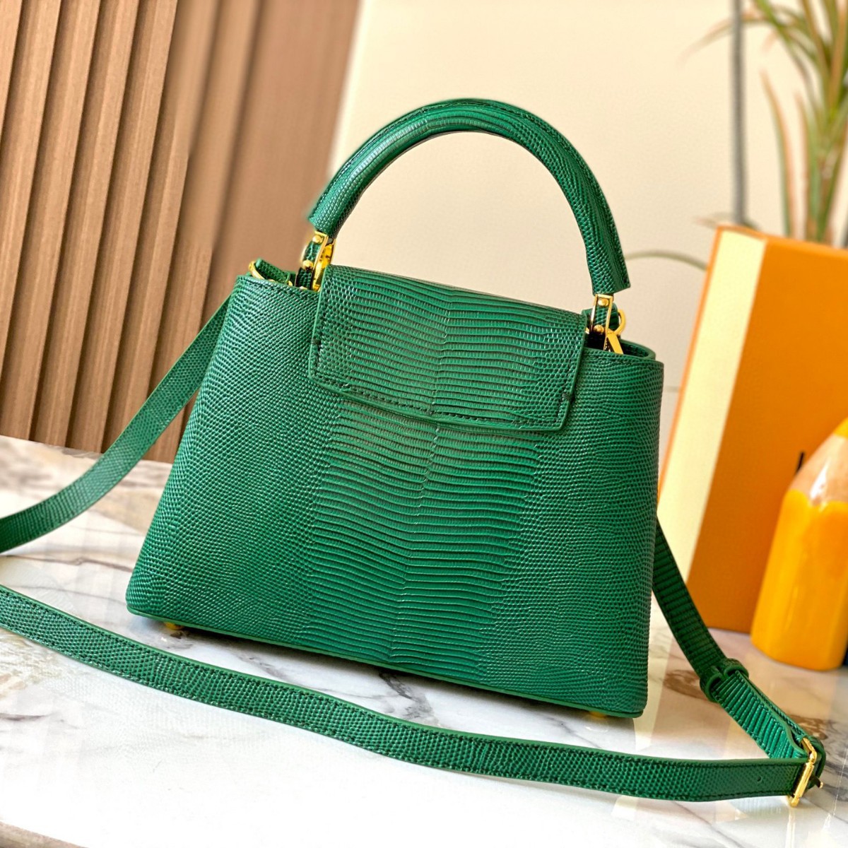 M99528蜥蜴纹牛皮金扣Capucines BB小号女包手提斜挎花卉凯莉包邮