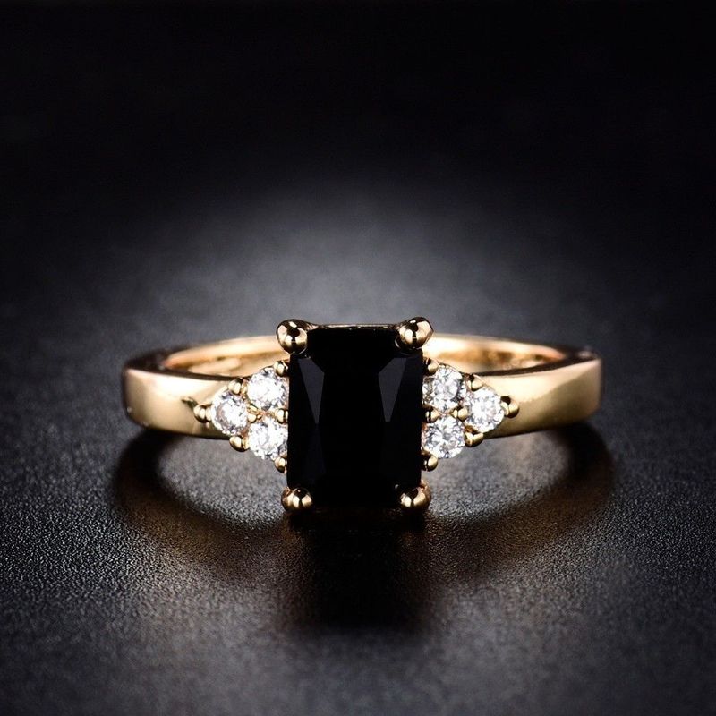 億百嘉ebayは金をメッキしてジルコンの女性指輪をシミュレートして結婚した王女の四角い黒ドリルの赤い指輪を販売した|undefined