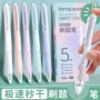 蓝果小白按动签字笔头