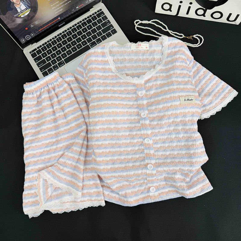 Pijama con cojín de pecho de mujer primavera y verano delgado pantalones cortos de mangas cortas bordes de encaje dulce sensación de ropa de casa Xia Ke