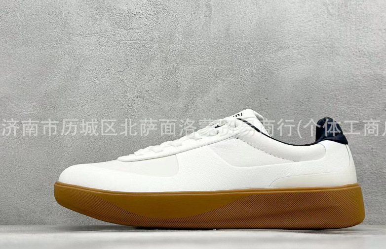 화이트 브라운 블루 핫 스타일