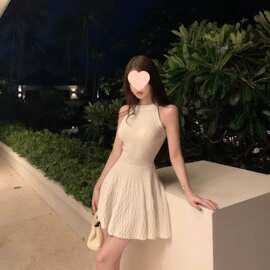 法式千金风挂脖无袖连衣裙女白色针织A字裙收腰减龄气质短裙夏季