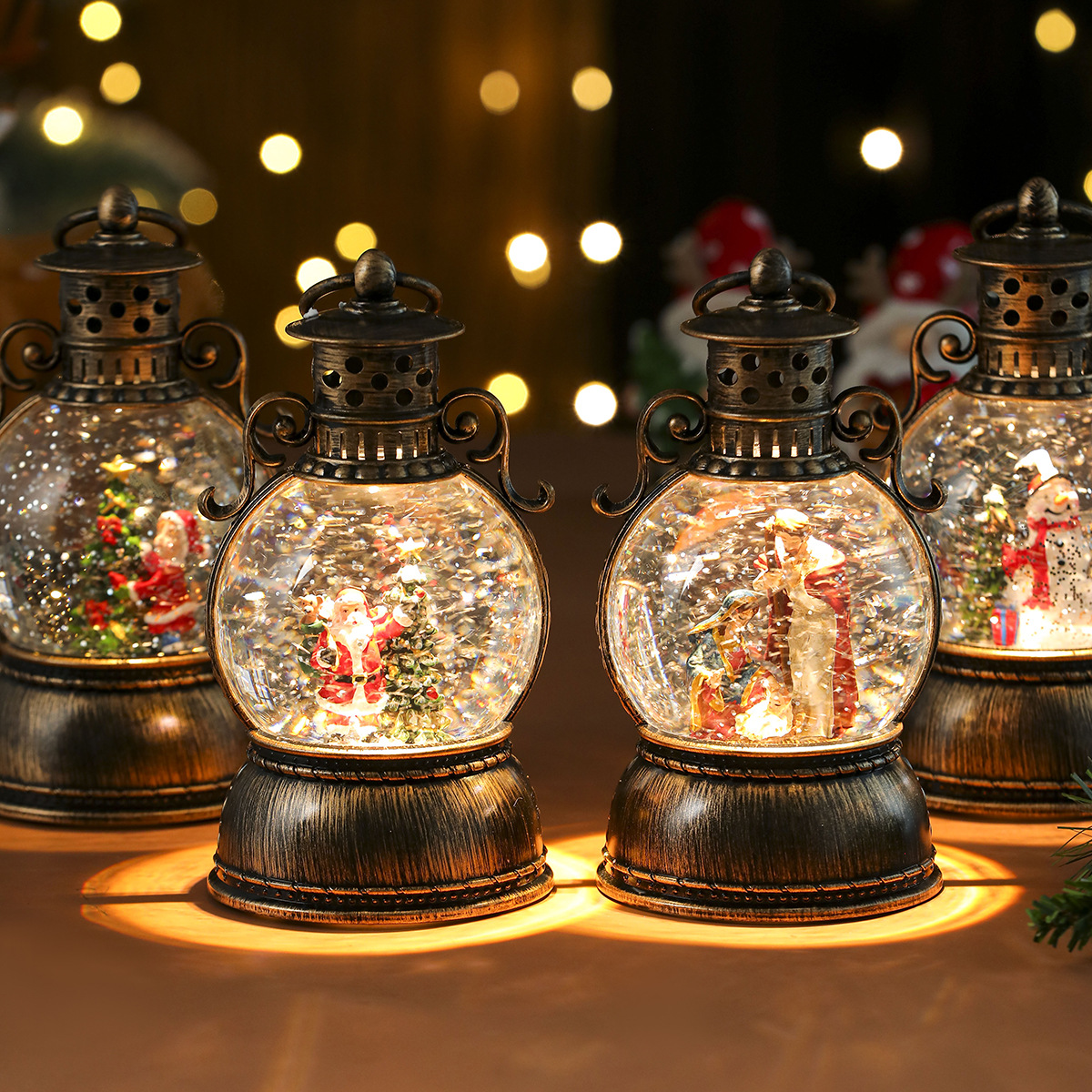 Nuevo estilo con música, nieve, adornos de resina luminosa navideña, adornos navideños, cepillo de mano, regalo de linterna de caballo dorado