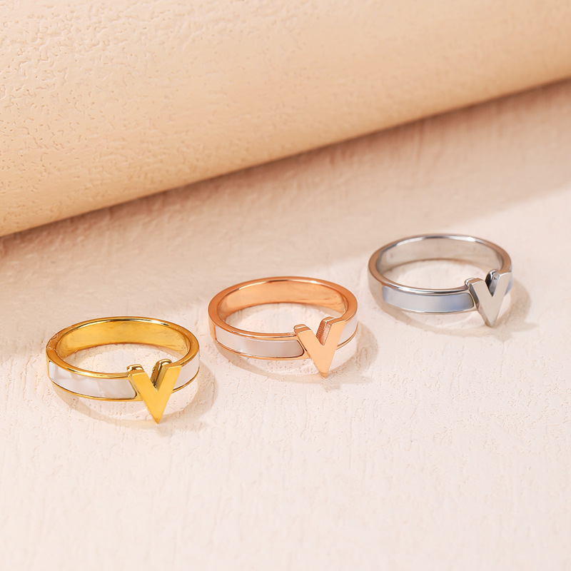 8g Weight Basic Classic Style V Shape Titanium Steel Rings In Bulk