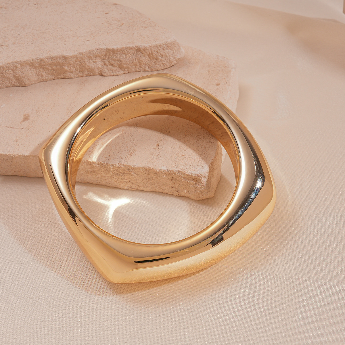 Europa y los Estados Unidos transfronterizos acrílico geométrico redondo cuadrado brazalete de corte simple personalidad exagerada nicho de alta sensación joyería image 8
