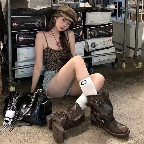 Stock 2025 retro height-increasing pants boots, pleated western cowboy boots, round head thick heel, short knight boots, women