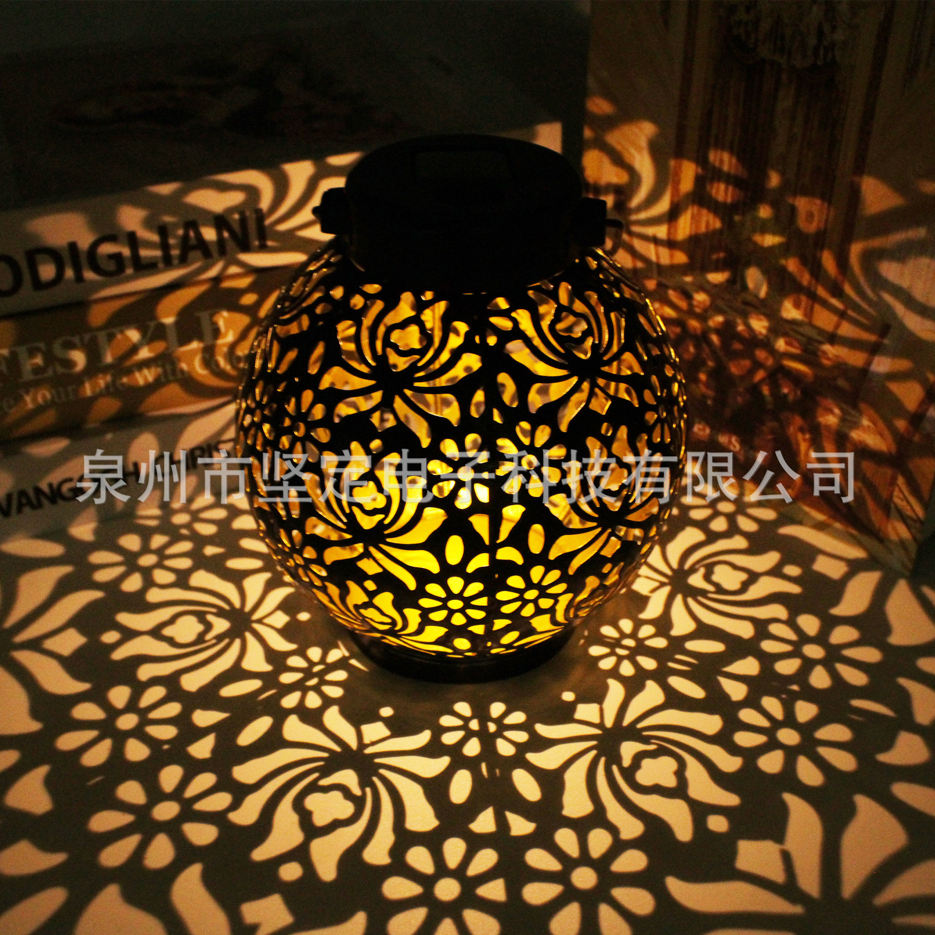 Amazon transfronteriza llevó la lámpara del árbol linterna solar al aire libre patio paisaje lámpara decoración hueco de hierro lámpara colgante