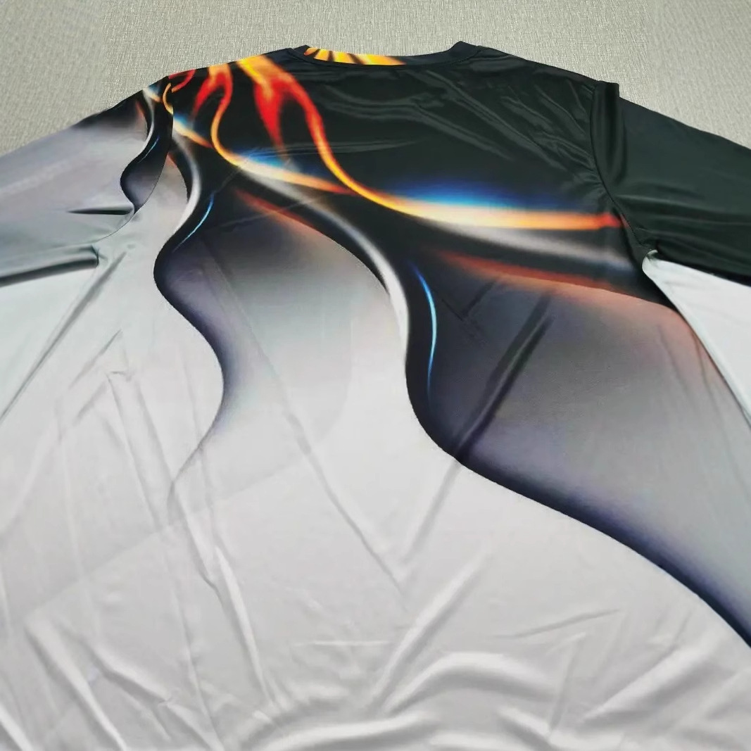 Camiseta de cuello redondo suelta y transpirable de manga corta de la calle para hombre Spot moda metal colorido halo impresión 3D