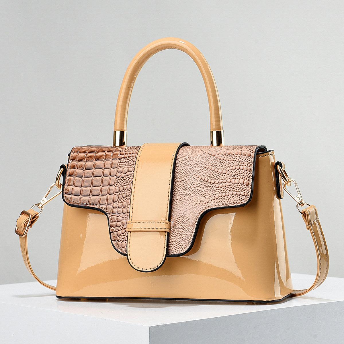 2023 nuevo bolso de moda nicho retro bolso de las mujeres Bolso cuadrado pequeño de alto grado de todo partido bolso de mensajero