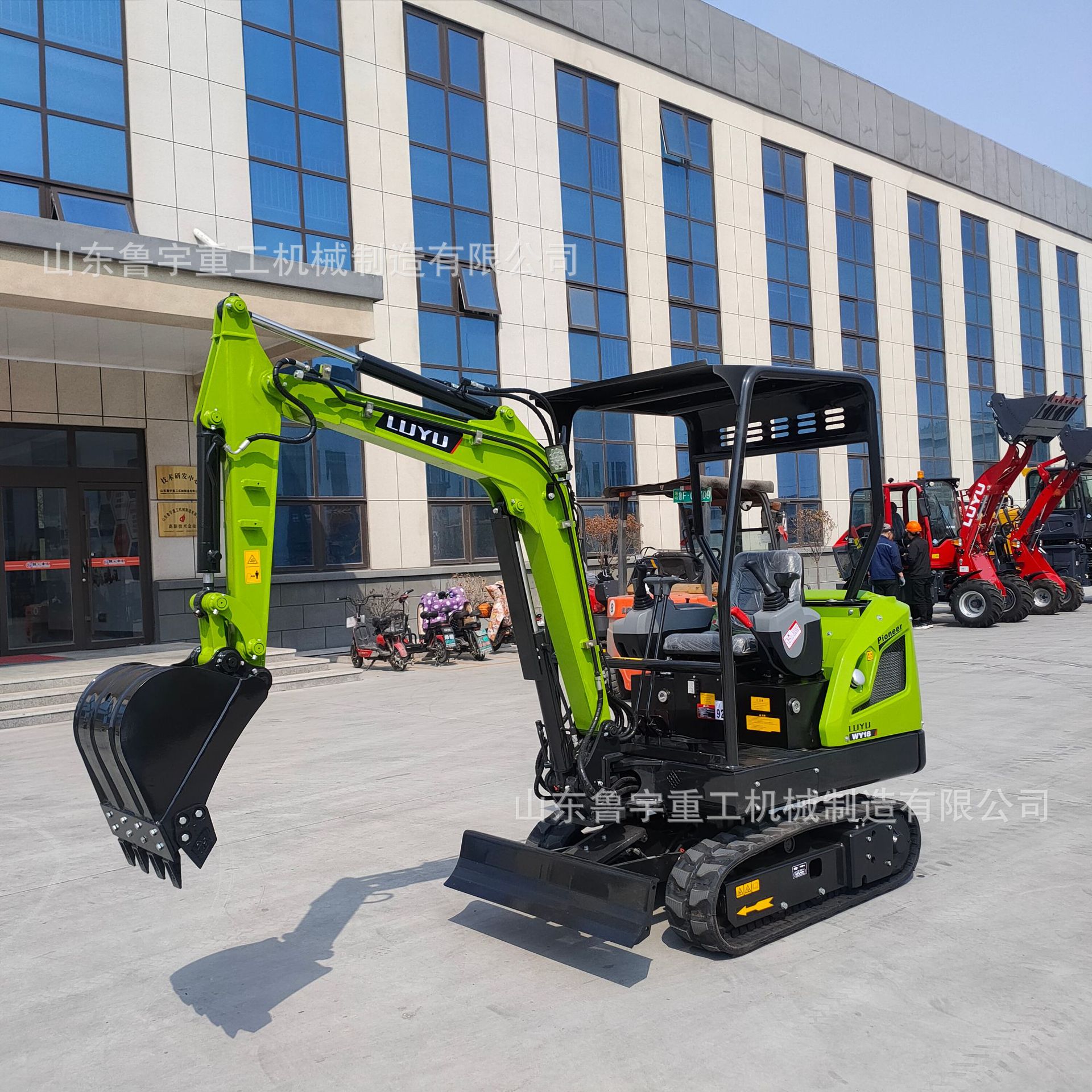 厂家供应鲁宇多用途18小挖机农用果园微型挖机履带式挖机