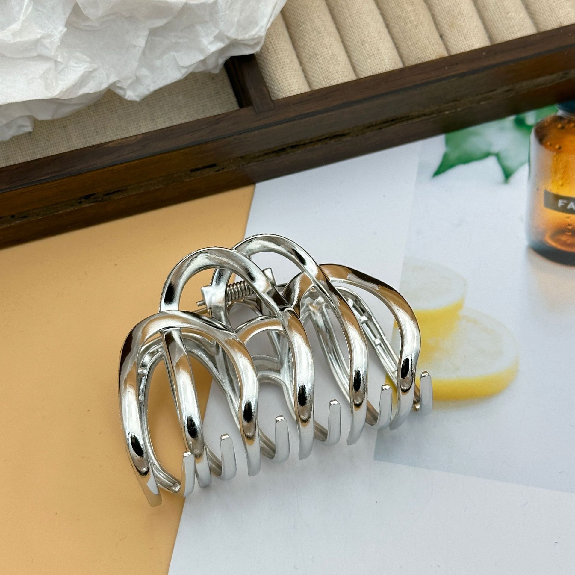Women's Gender Vacation Classic Style Women's Solid Color Zinc Alloy Hair Claws