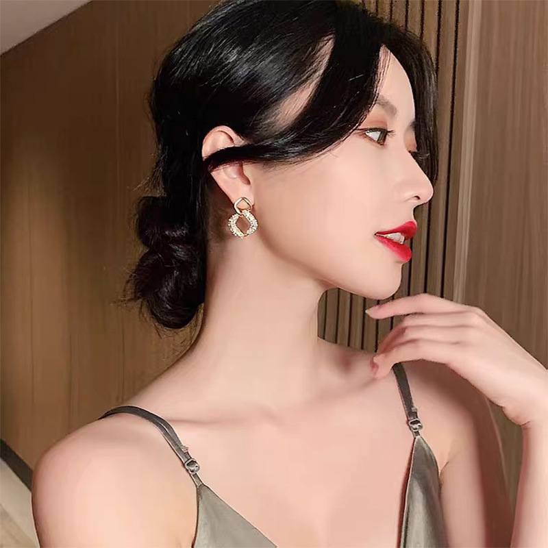 Fashion Korean Style Pearl Earrings display picture 1