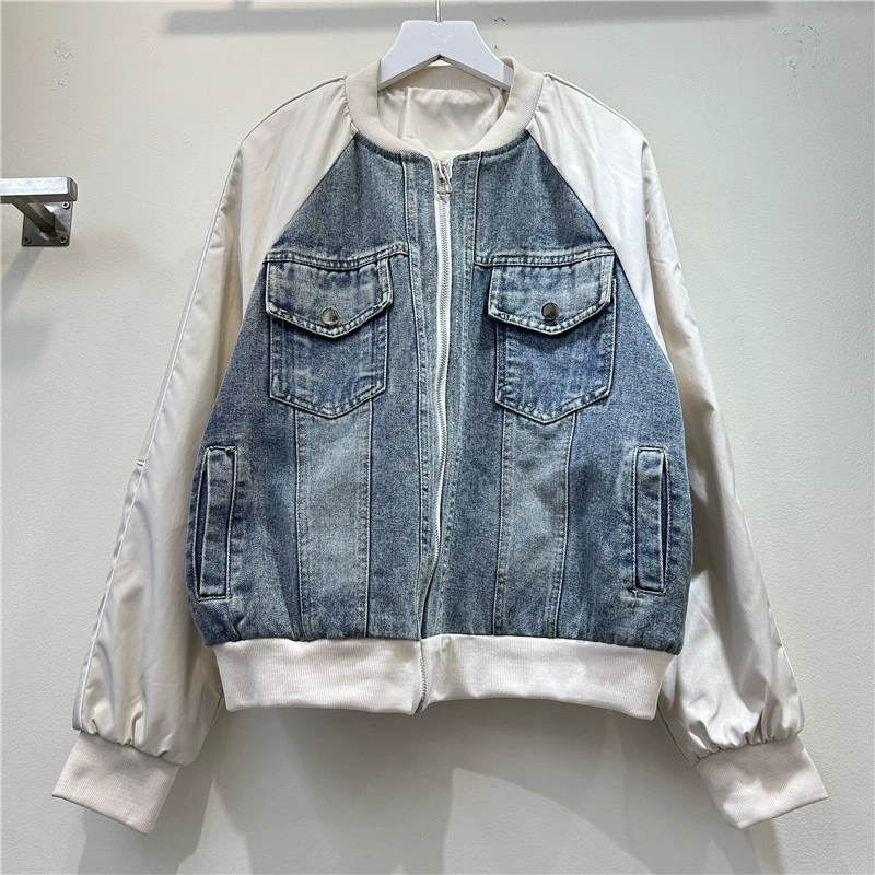 Корейская версия джинсового сшитого цвета дизайн стильный 2025 повседневный жареный уличный свободный дикий женский бейсбольный костюм куртка