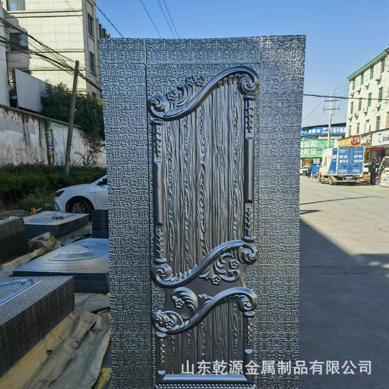 Fábrica de suministro directo de comercio exterior relieve panel de puerta de fachada puerta antirrobo puerta de entrada de patio puerta de hierro flor relieve