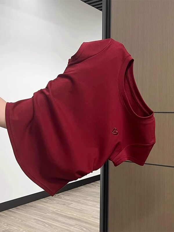 バーガンディ右肩半袖Tシャツ女性用2025新作夏デザインプリーツウエスト痩身ショートトップ|undefined