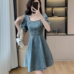 フレンチレトロスクエアネックパフスリーブデニムドレス女性の夏の新しいスタイルの小さなウエスト痩身Aラインスカート