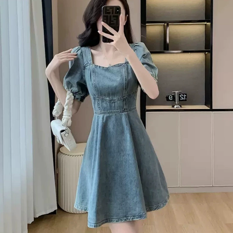 Женское летнее джинсовое платье в стиле французского ретро с квадратным вырезом, пышными рукавами, утягивающее талию, силуэт А-силуэта.