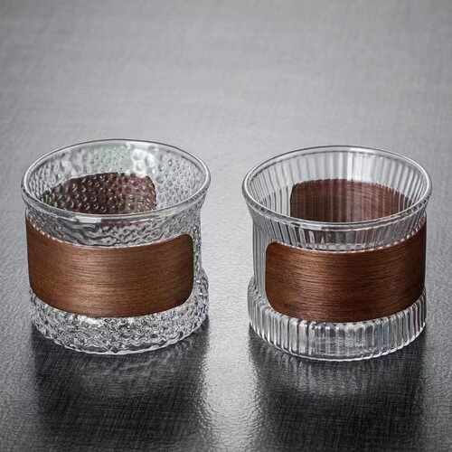 Vertical pattern high borosilicate glass tea cup walnut wood heat insulation wood slices transparent glass cup Gongfu tea set small cup