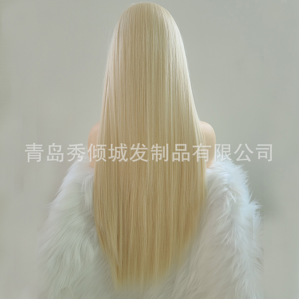 Beige three-pointed straight hair