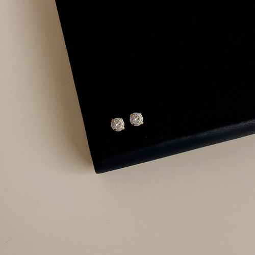 No need to take off small geometric earrings when sleeping, Japanese and Korean simple and fashionable love earrings, exquisite, high-end and versatile earrings