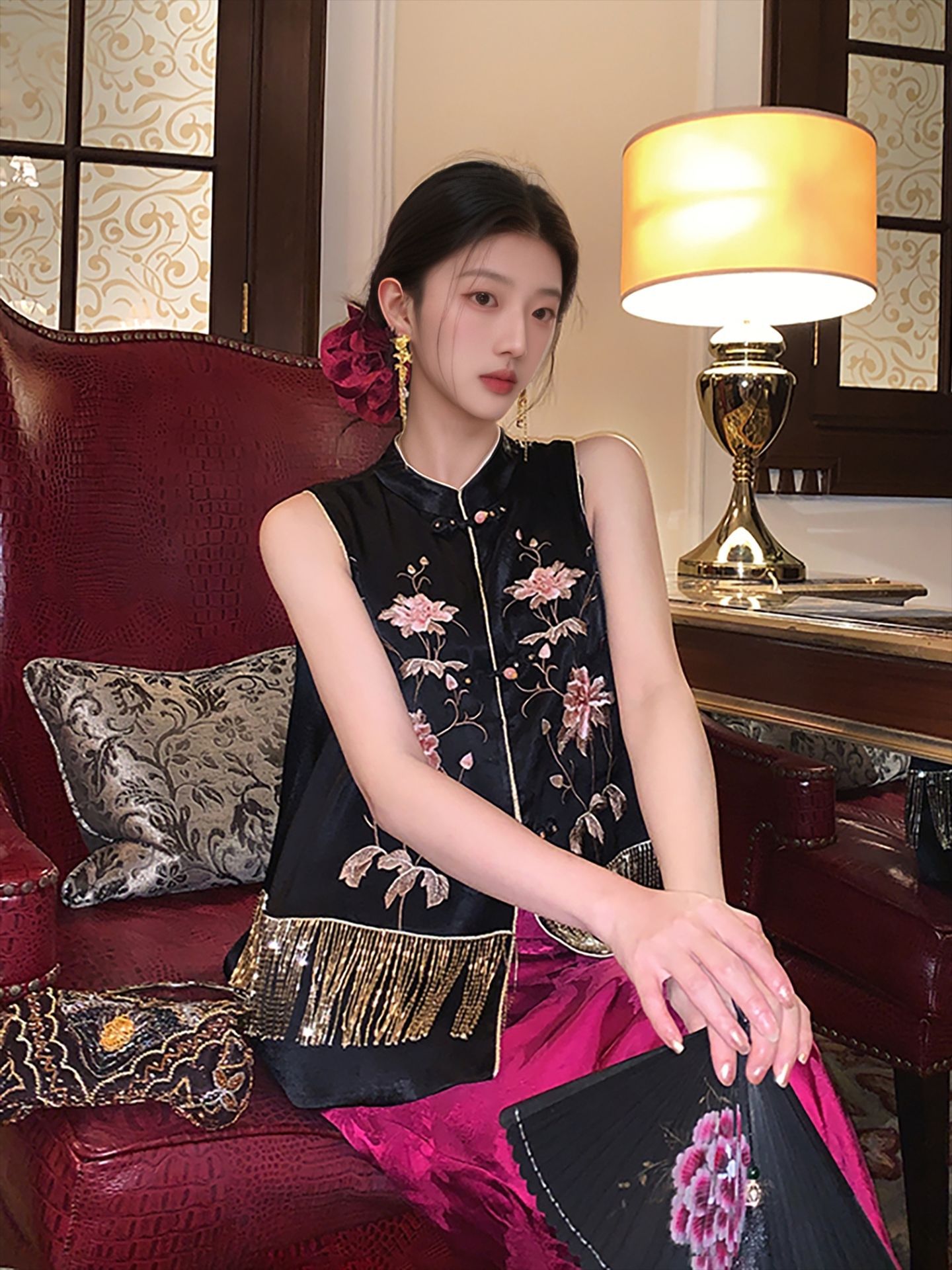 Áo vest nữ thêu hoa văn quốc gia mùa hè, chất acetate dáng rộng cao cấp — Áo khoác màu đen, Gi lê màu đen
