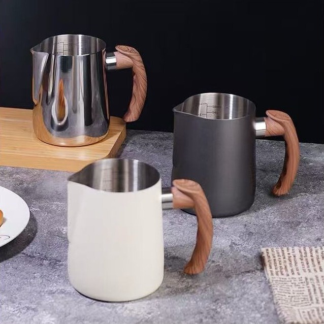 Cross-Border Stainless Steel Latte Art Pitcher with Wooden Handle, Professional Coffee Milk Frothing Pitcher with Scale, Thickened Milk Frothing Tool