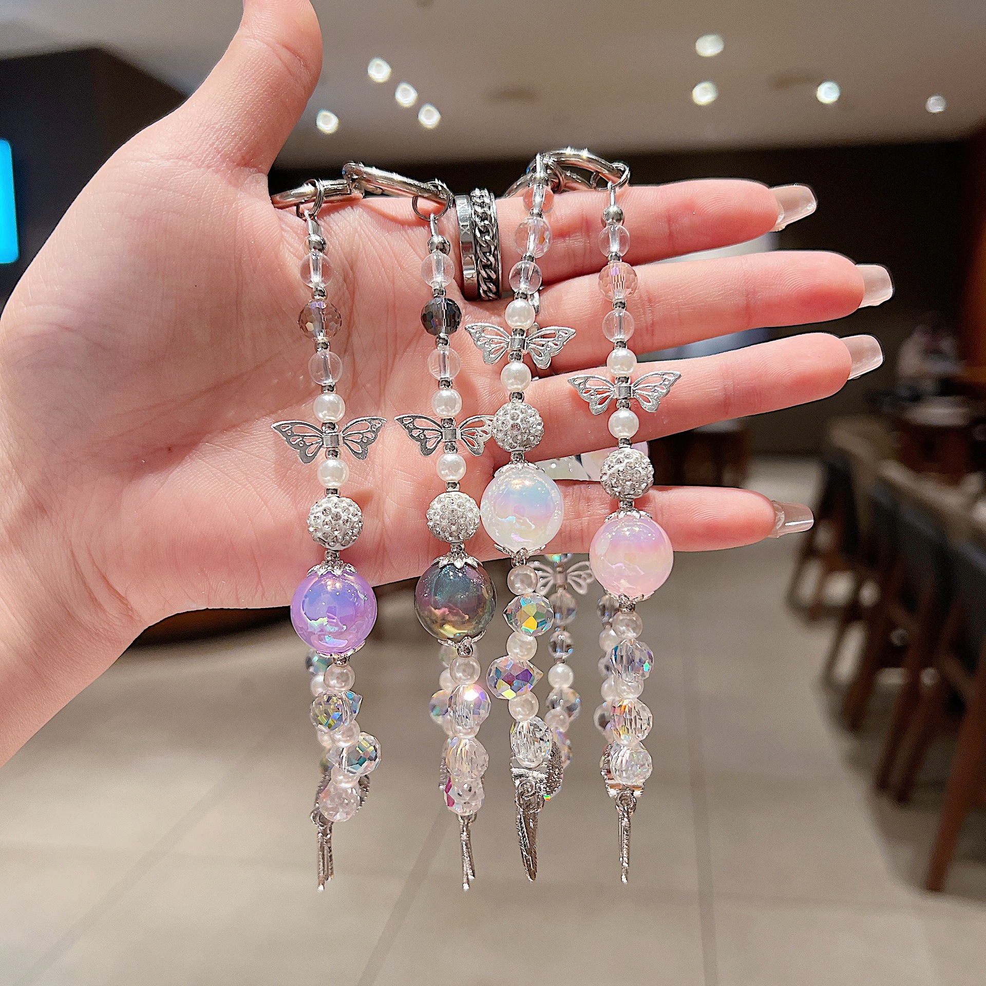 Cadena colgante de sentido avanzado de nicho Heidi Bead Butterfly Leaf borla cordón para teléfono móvil Cadena de cuentas hecha a mano Bolsa colgante